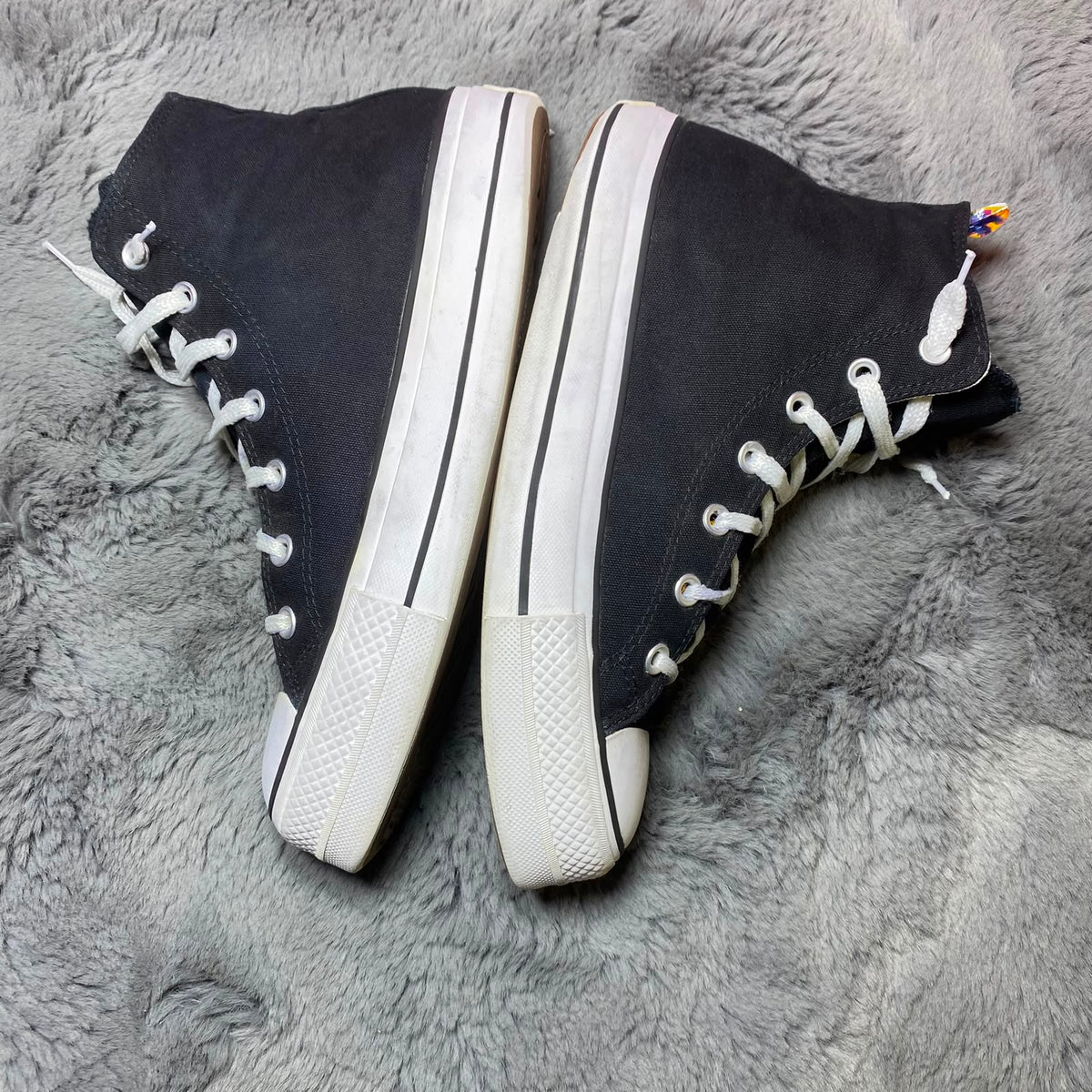 Converse ( Size 42.5 -43 / 8.5 - 9 )