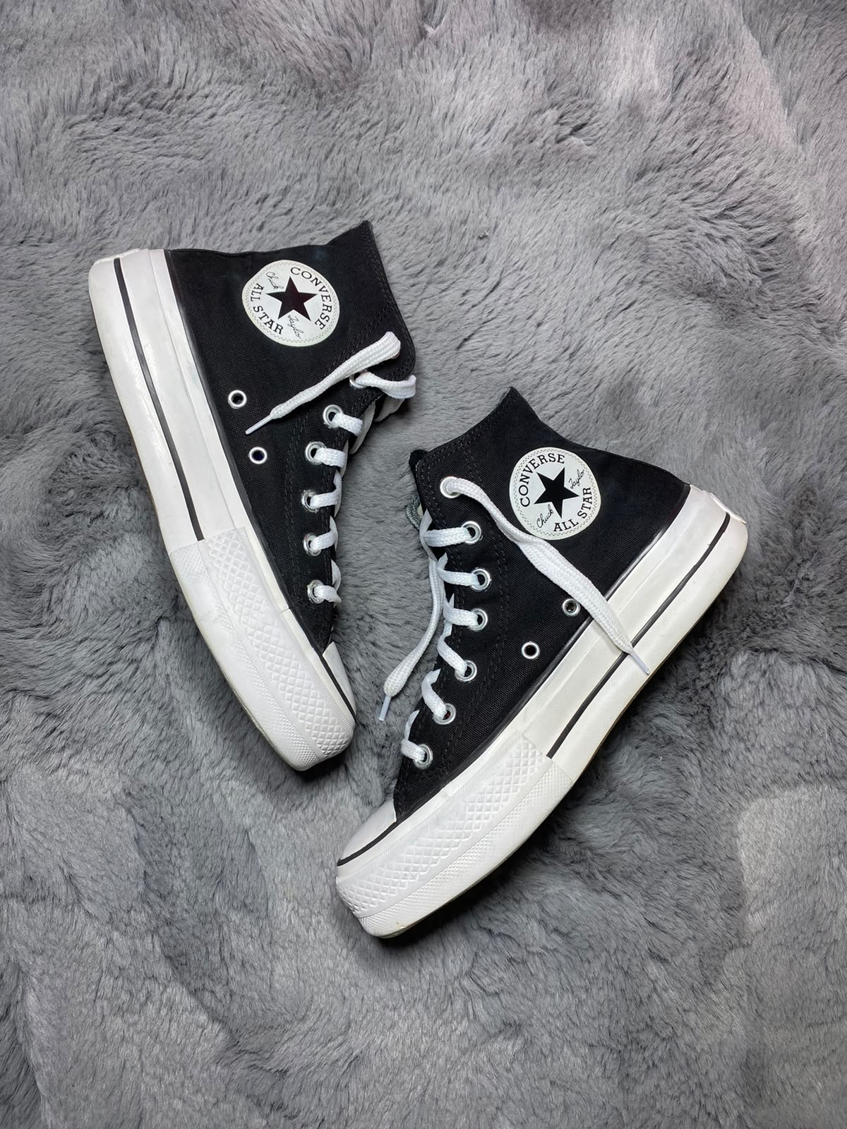 Converse ( Size 37 / 4.5 )