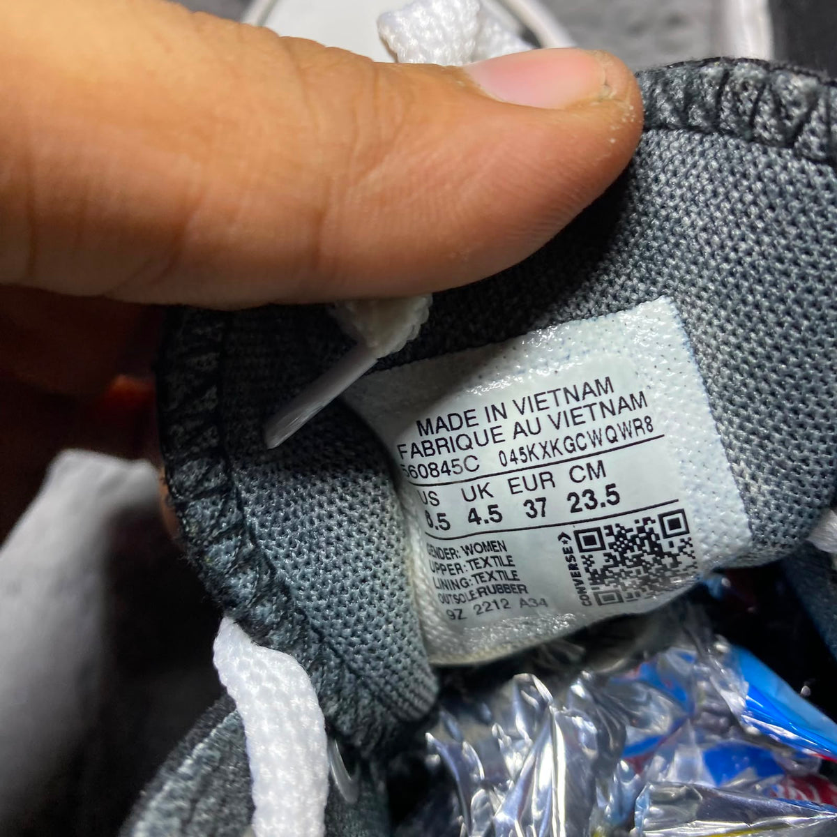 Converse ( Size 37 / 4.5 )