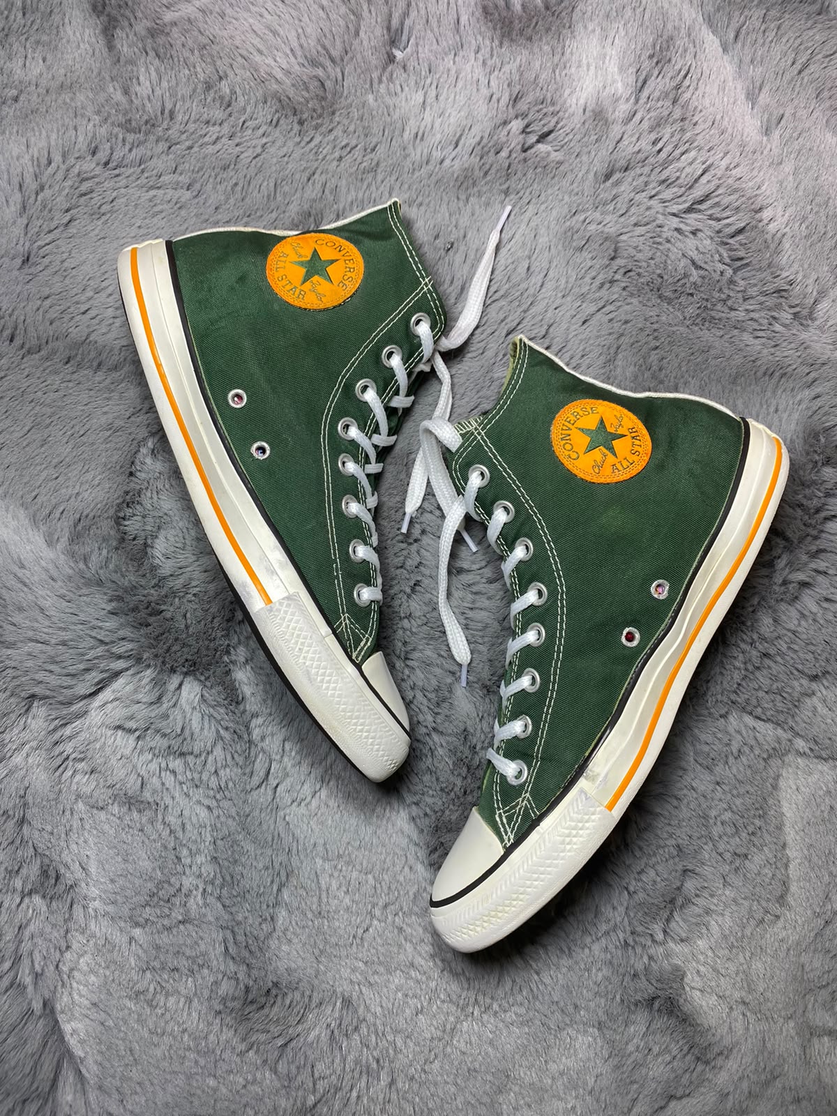 Converse ( Size 42 / 8.5 )