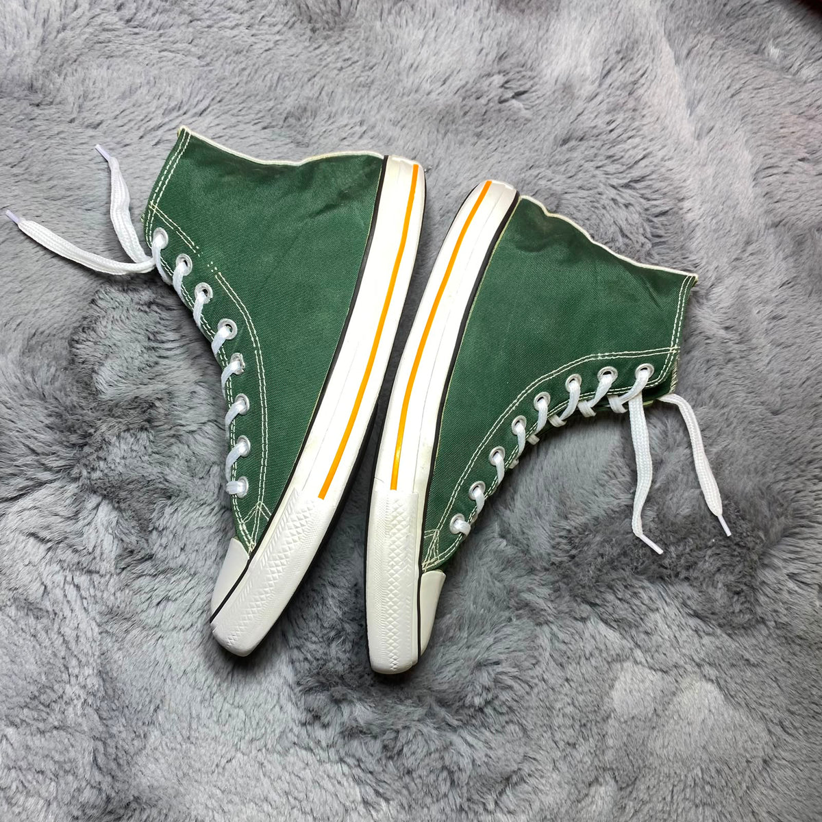 Converse ( Size 42 / 8.5 )