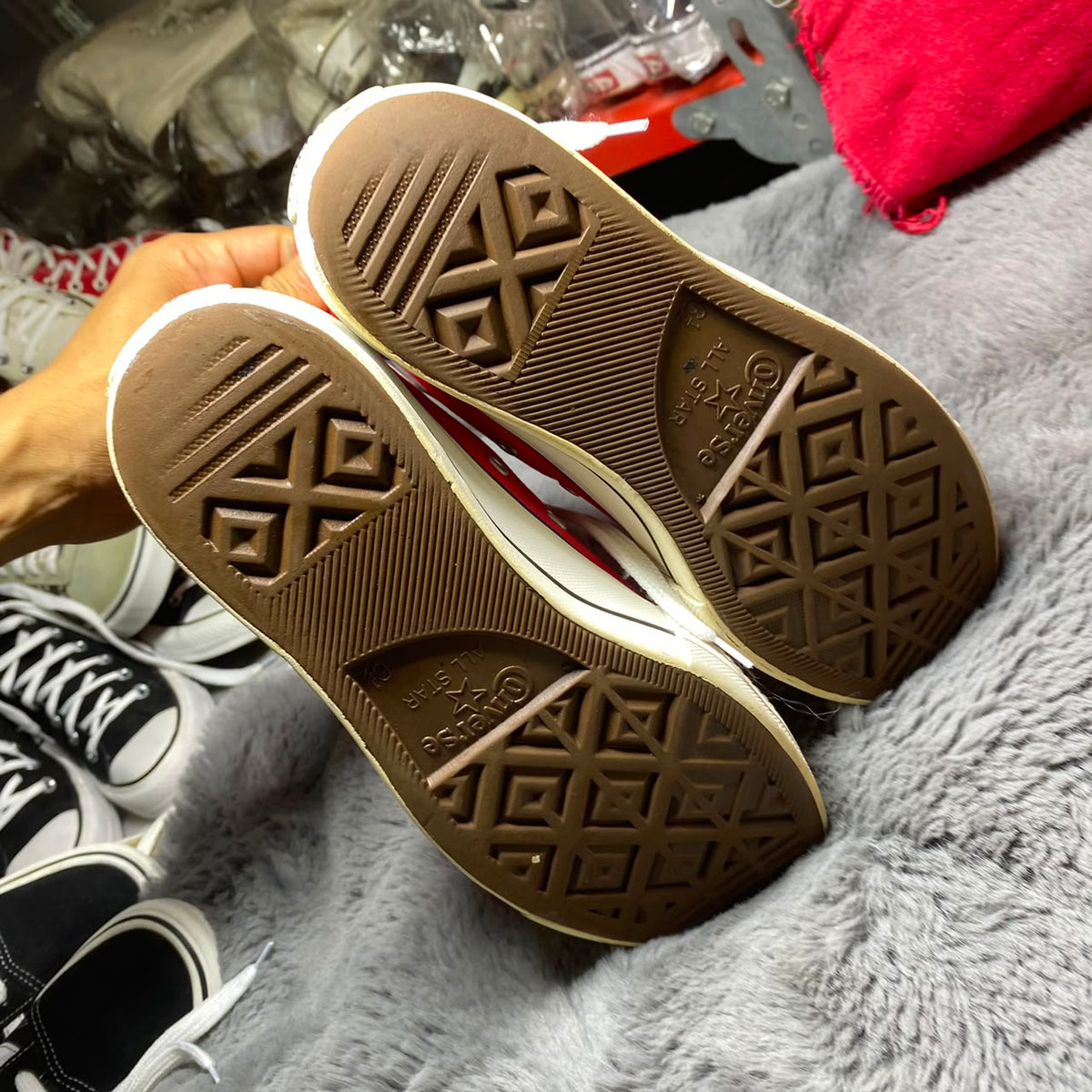 Converse ( Size 39.5 - 40 / 6.5 )