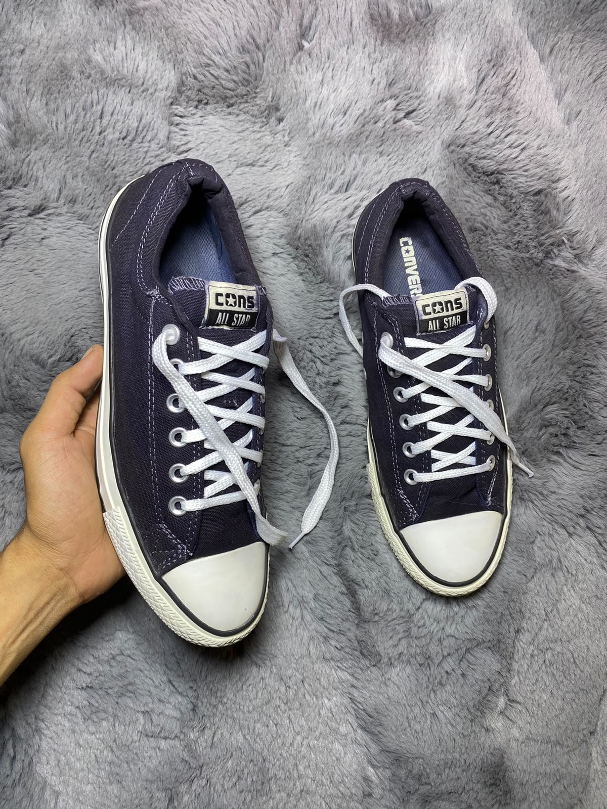 Converse ( Size 42.5 -43 / 8.5 - 9 )