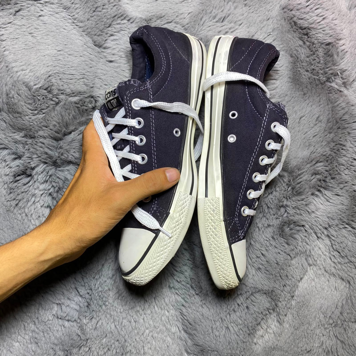 Converse ( Size 42.5 -43 / 8.5 - 9 )