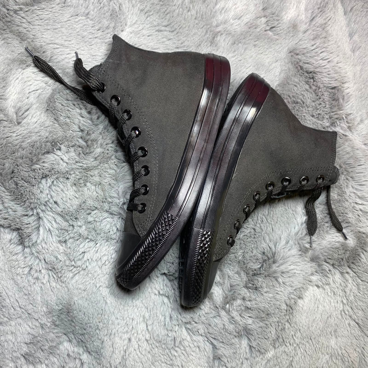 Converse ( Size 41.5 - 42 / 7.5 - 8 )