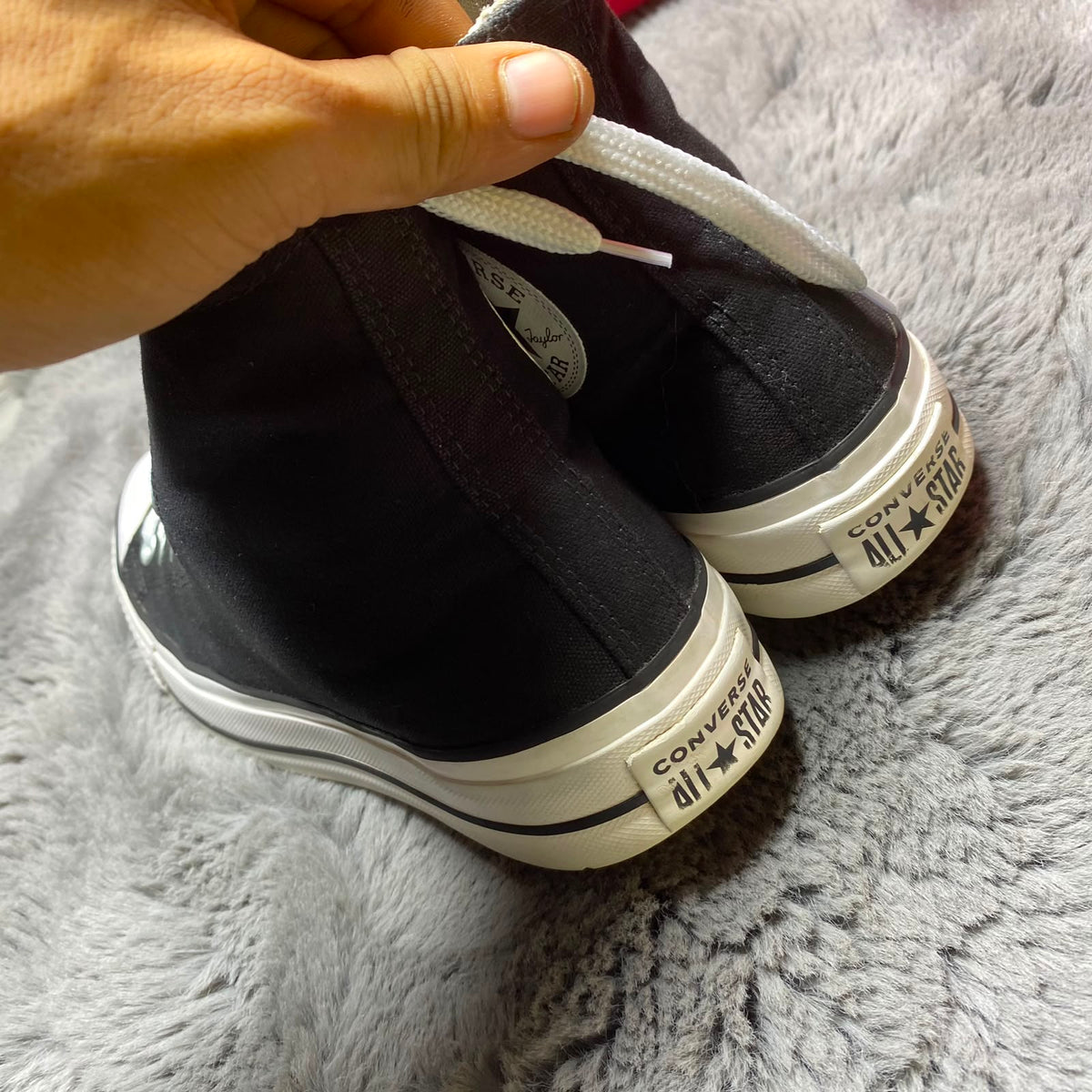 Converse ( Size 41 / 7.5 )