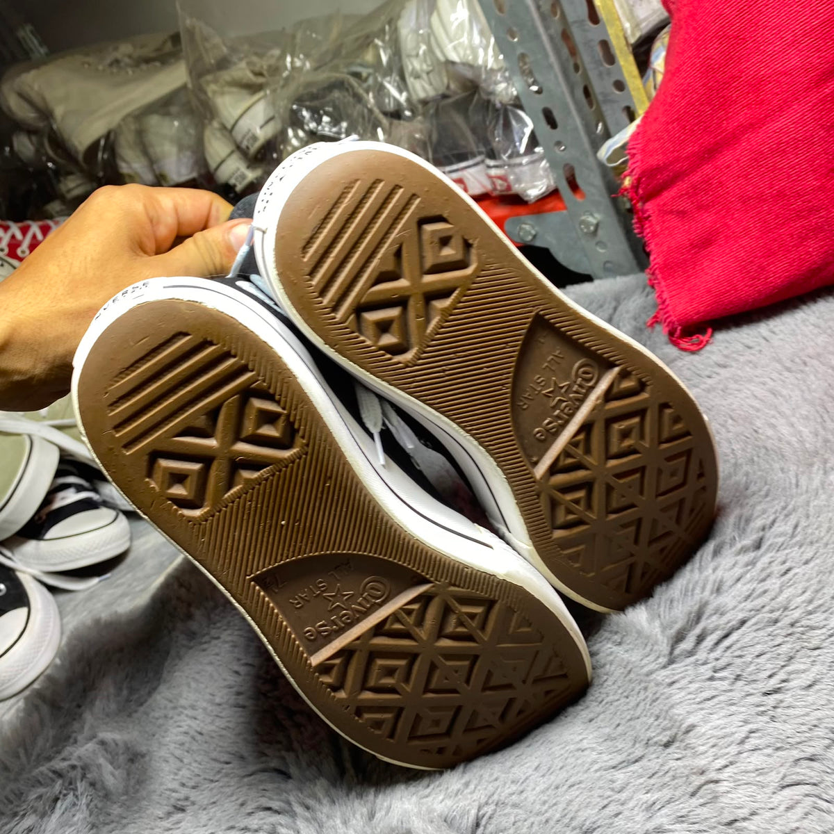 Converse ( Size 41 / 7.5 )