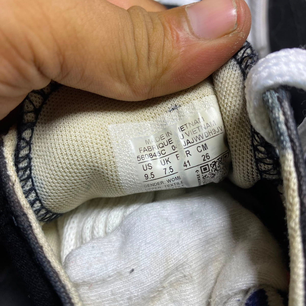 Converse ( Size 41 / 7.5 )