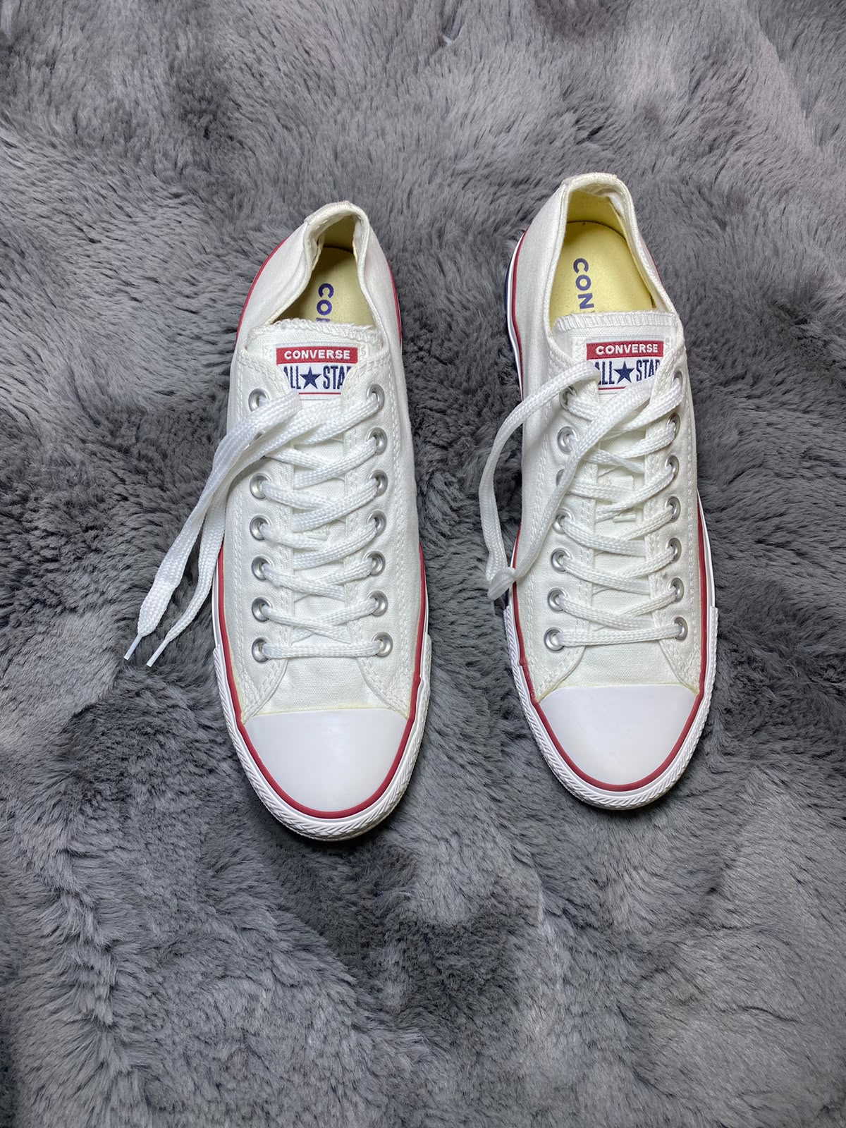 Converse ( Size 42.5 -43 / 8.5 - 9 )