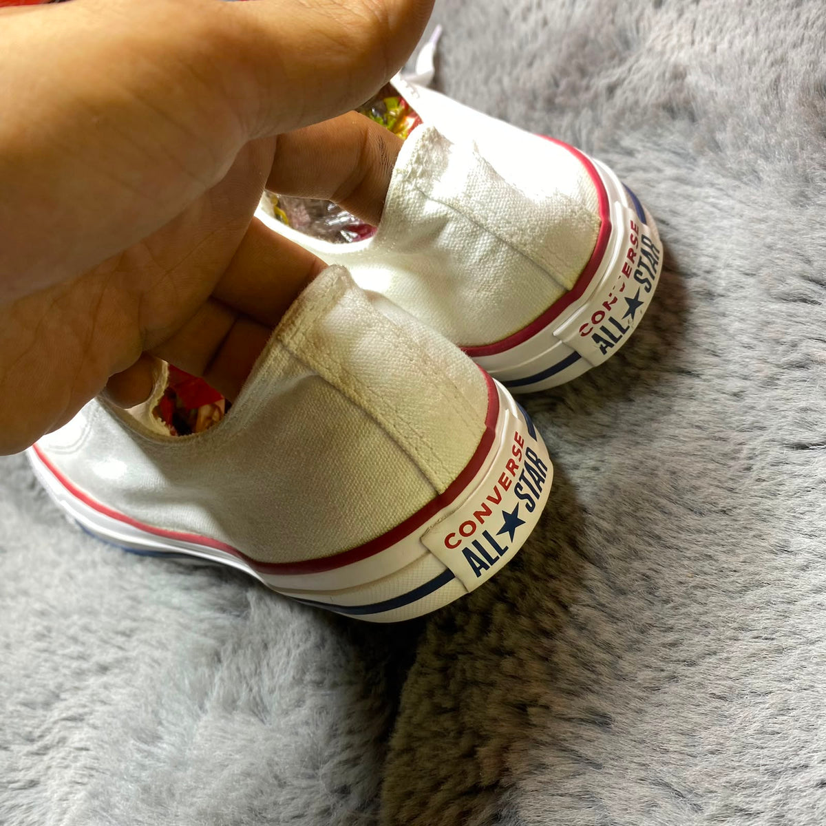 Converse ( Size 42.5 -43 / 8.5 - 9 )