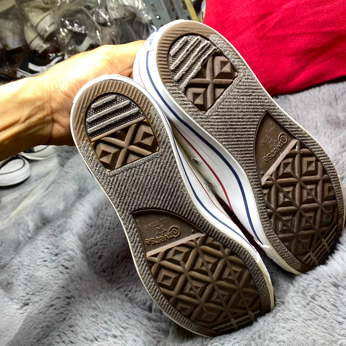 Converse ( Size 42.5 -43 / 8.5 - 9 )
