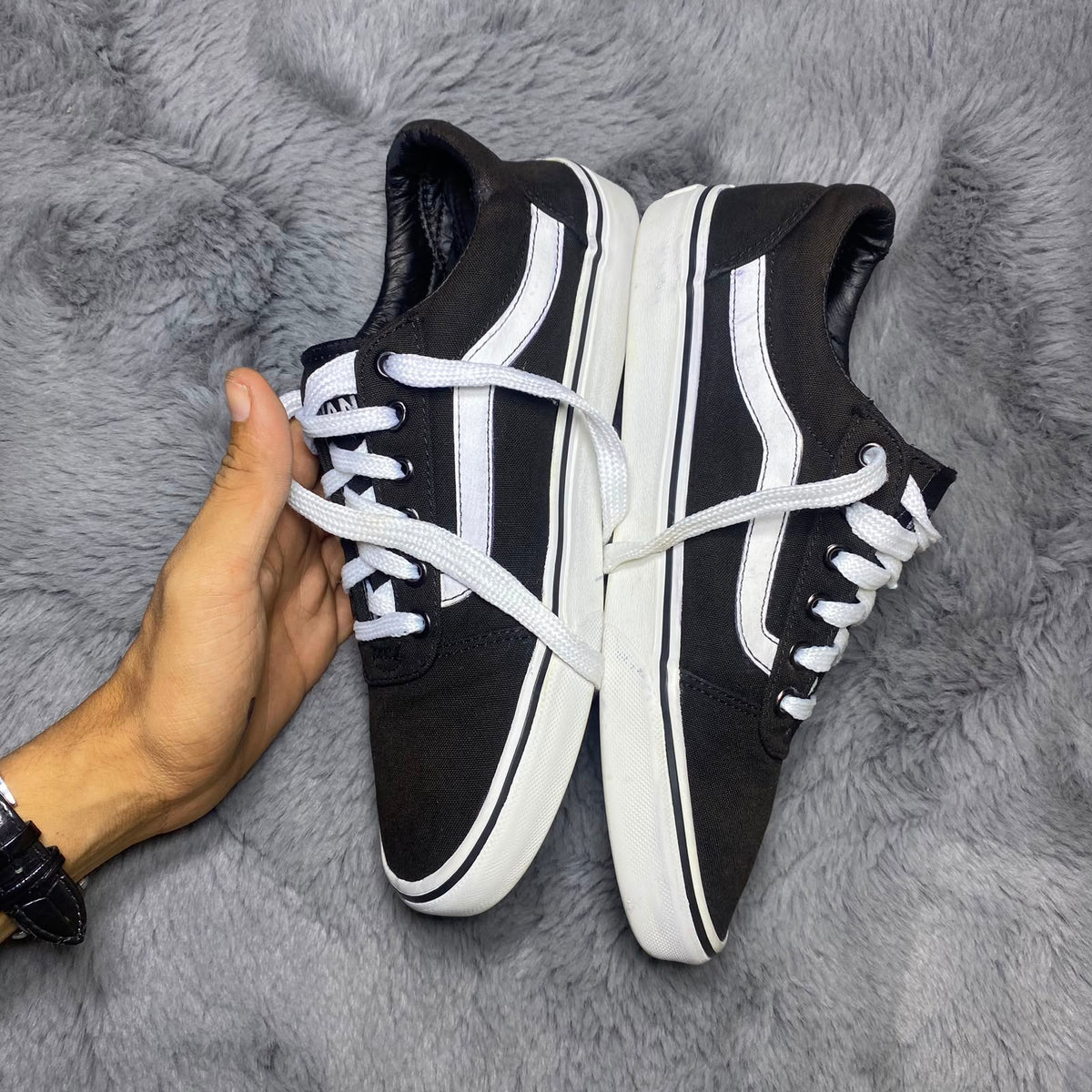 VANS ( Size 40.5 - 41 / 6.5 - 7 )