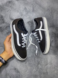 VANS ( Size 40.5 - 41 / 6.5 - 7 )