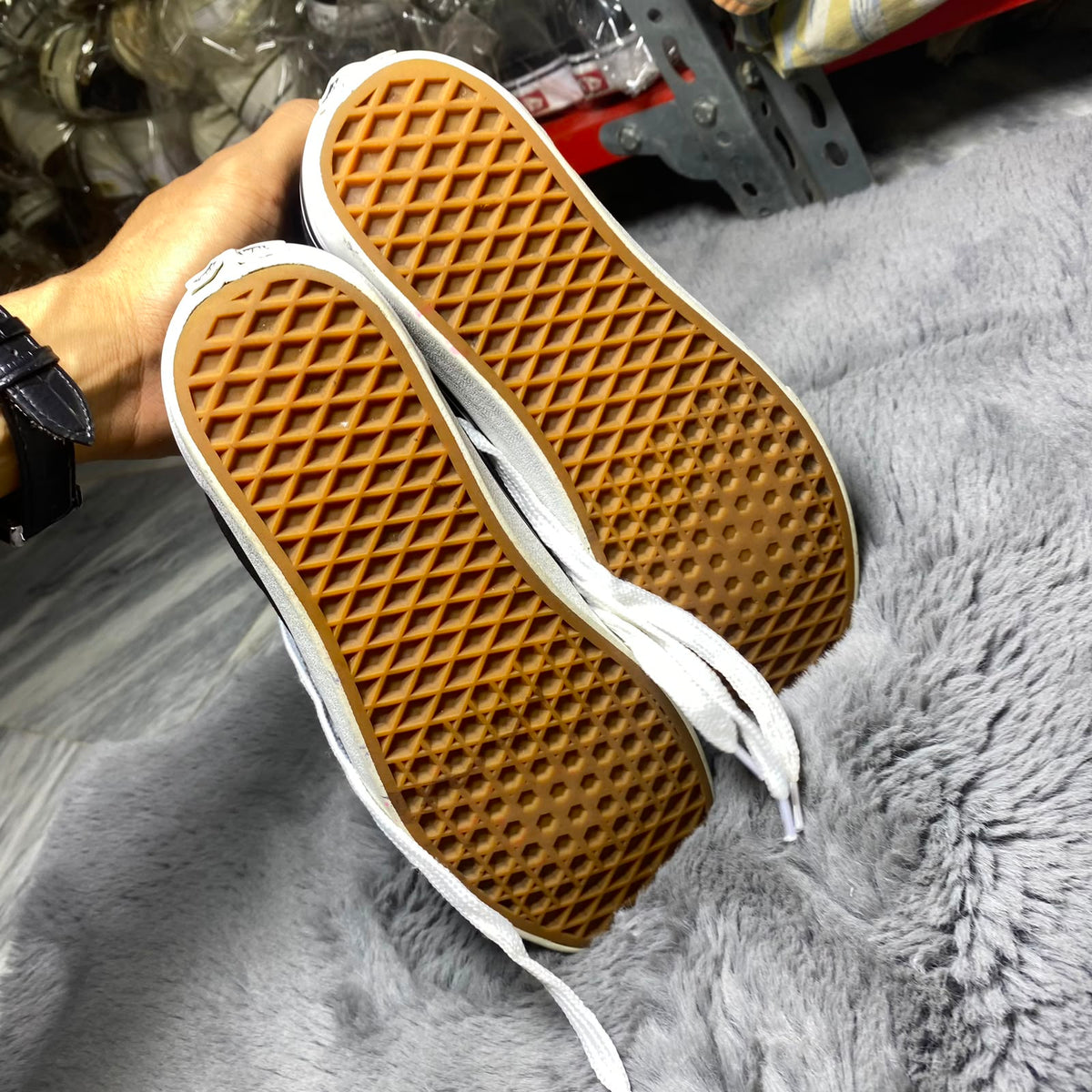VANS ( Size 40.5 - 41 / 6.5 - 7 )
