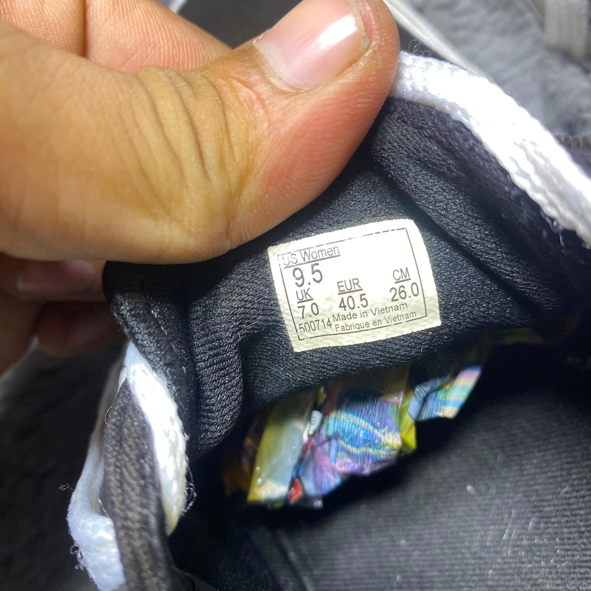 VANS ( Size 40.5 - 41 / 6.5 - 7 )