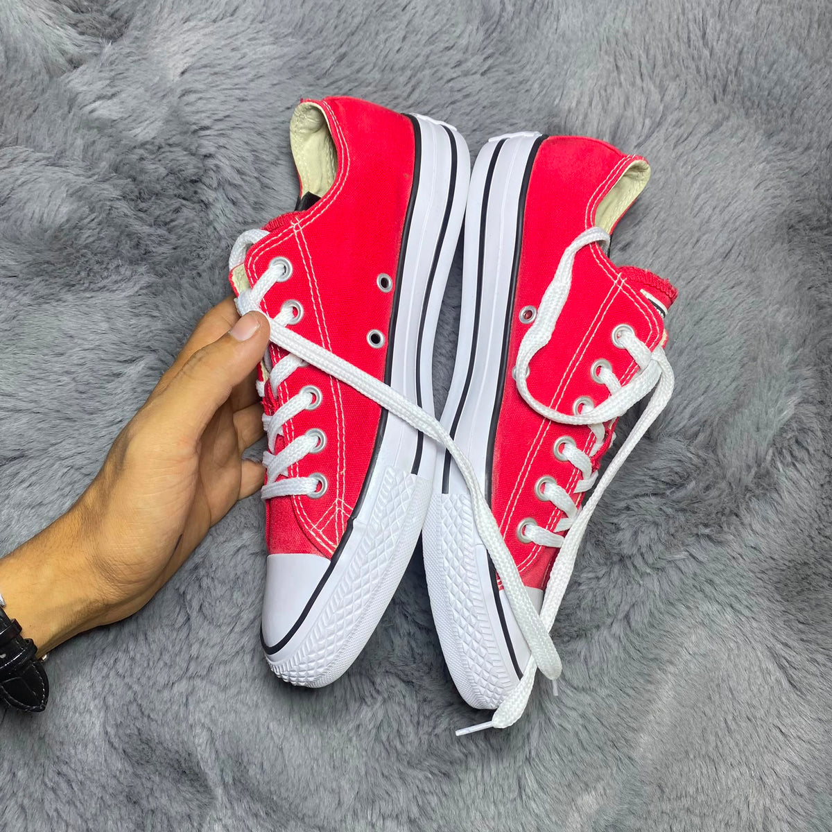 Converse ( Size 39.5 - 40 / 6.5 )