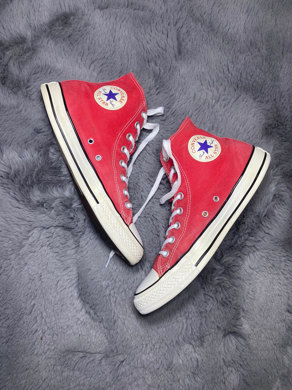 Converse ( Size 42.5 -43 / 8.5 - 9 )