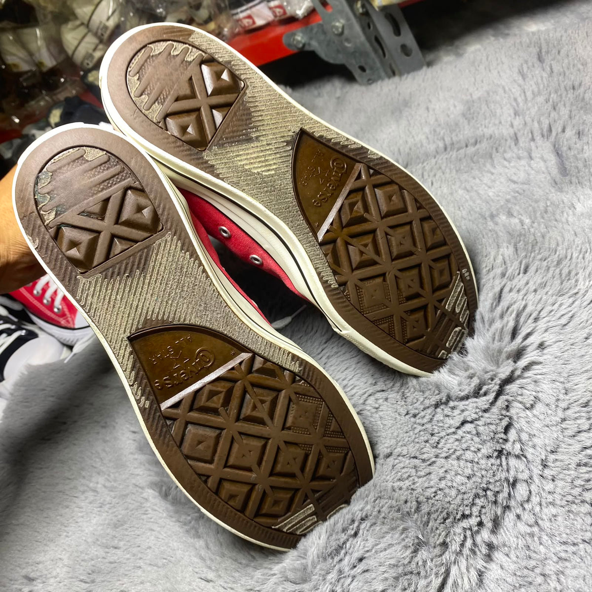 Converse ( Size 42.5 -43 / 8.5 - 9 )