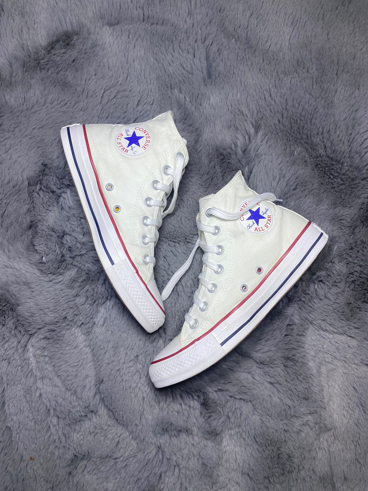 Converse ( Size 38 / 5.5 )
