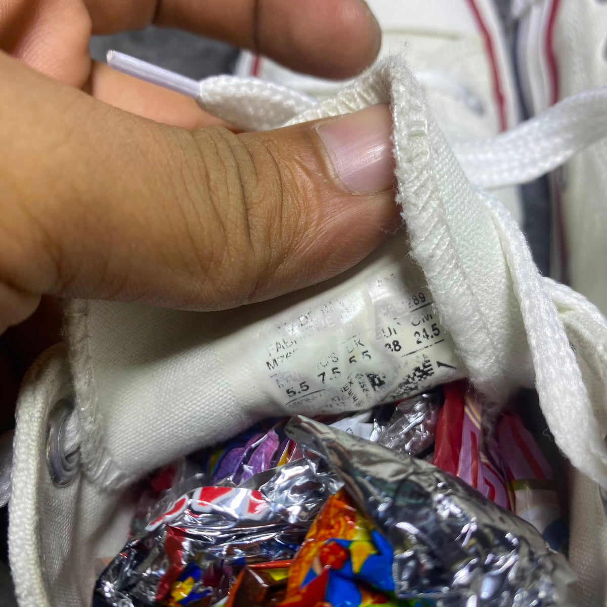 Converse ( Size 38 / 5.5 )