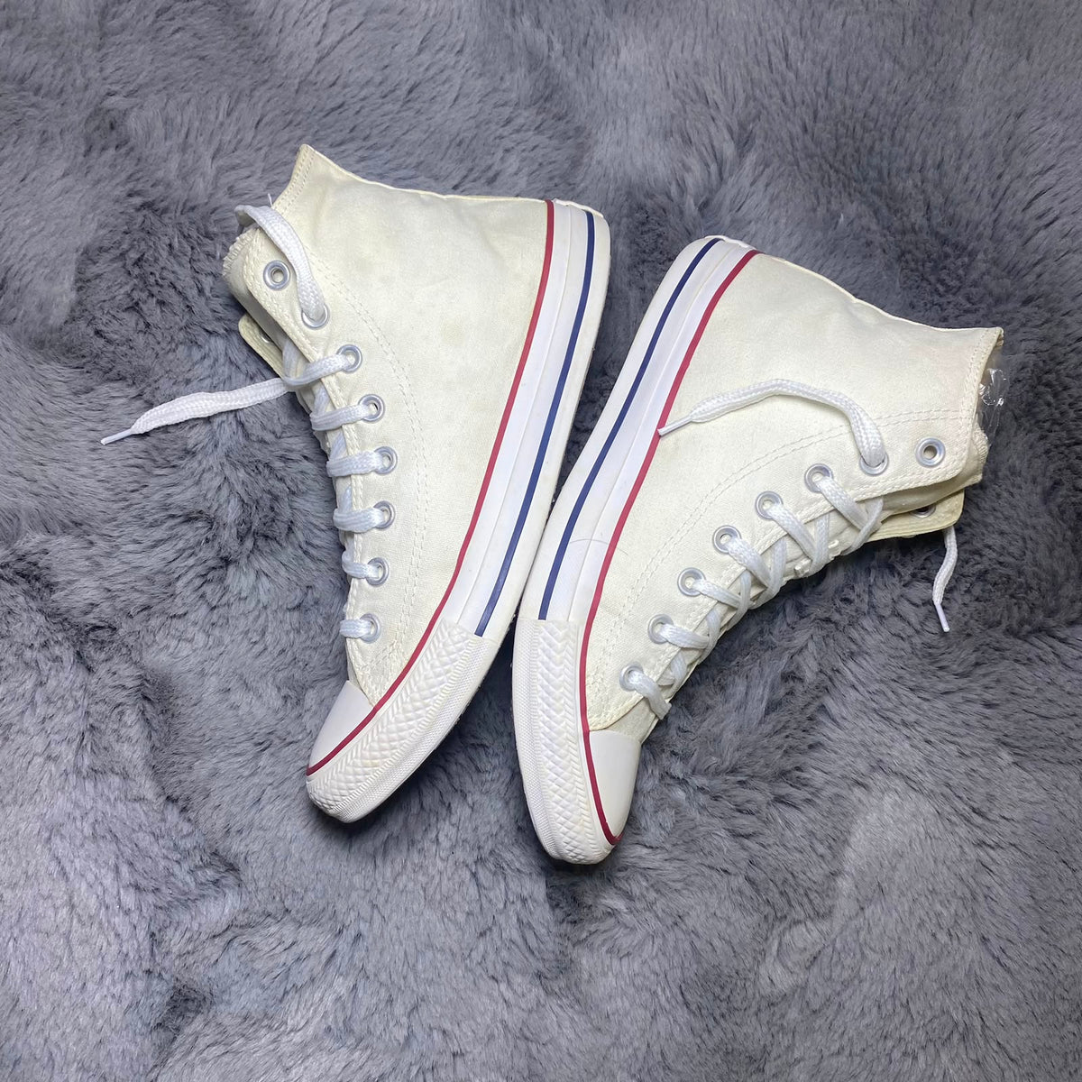Converse ( Size 41.5 - 42 / 7.5 - 8 )