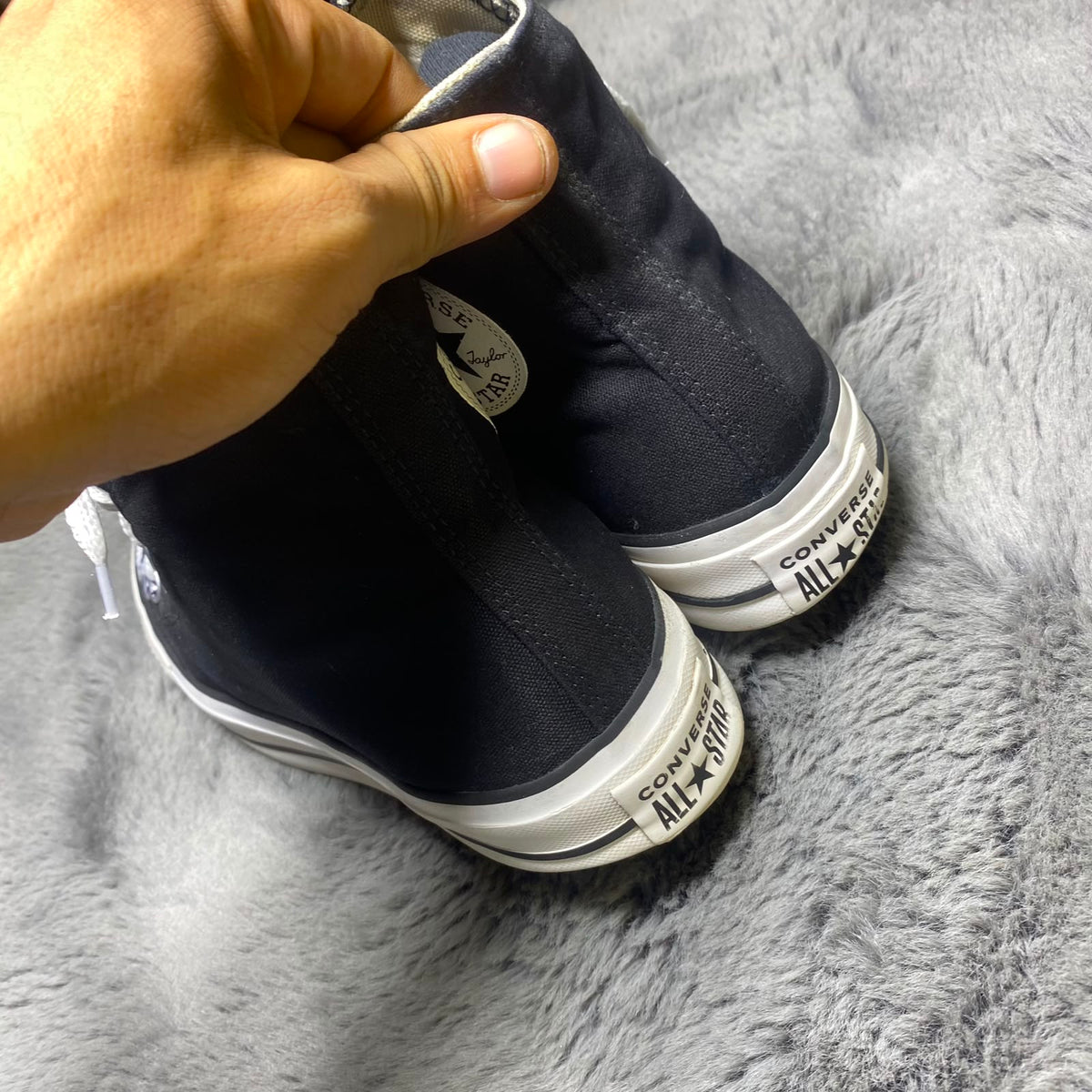 Converse ( Size 42.5 -43 / 8.5 - 9 )