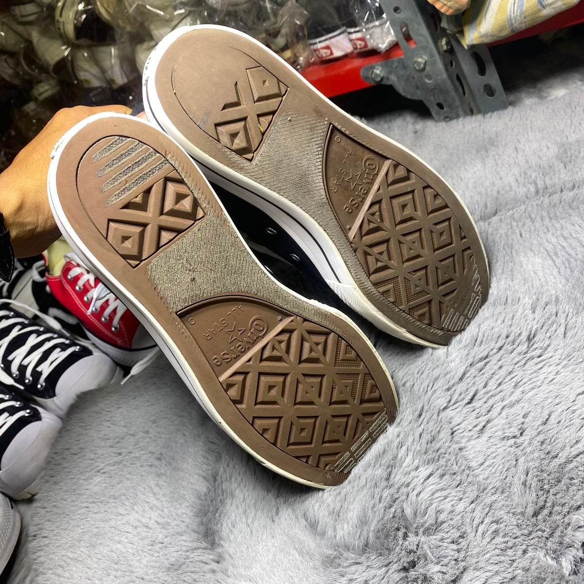 Converse ( Size 42.5 -43 / 8.5 - 9 )