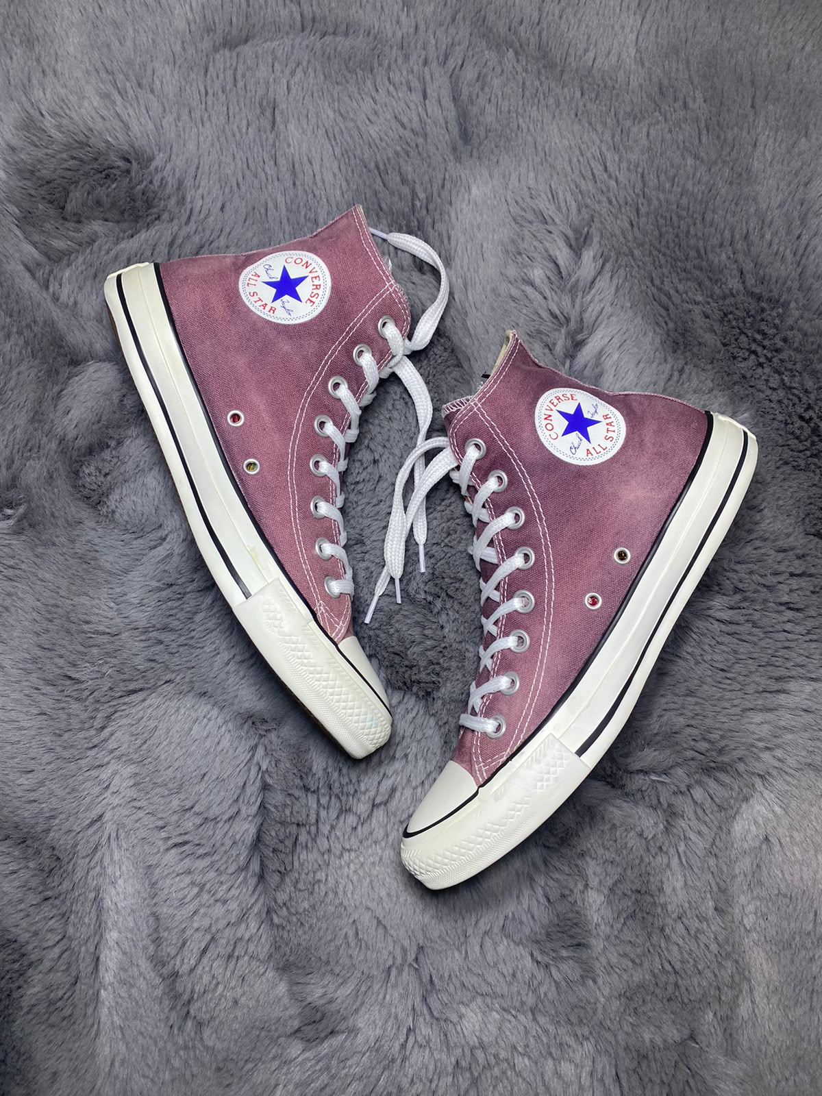 Converse ( Size 41 / 7.5 )