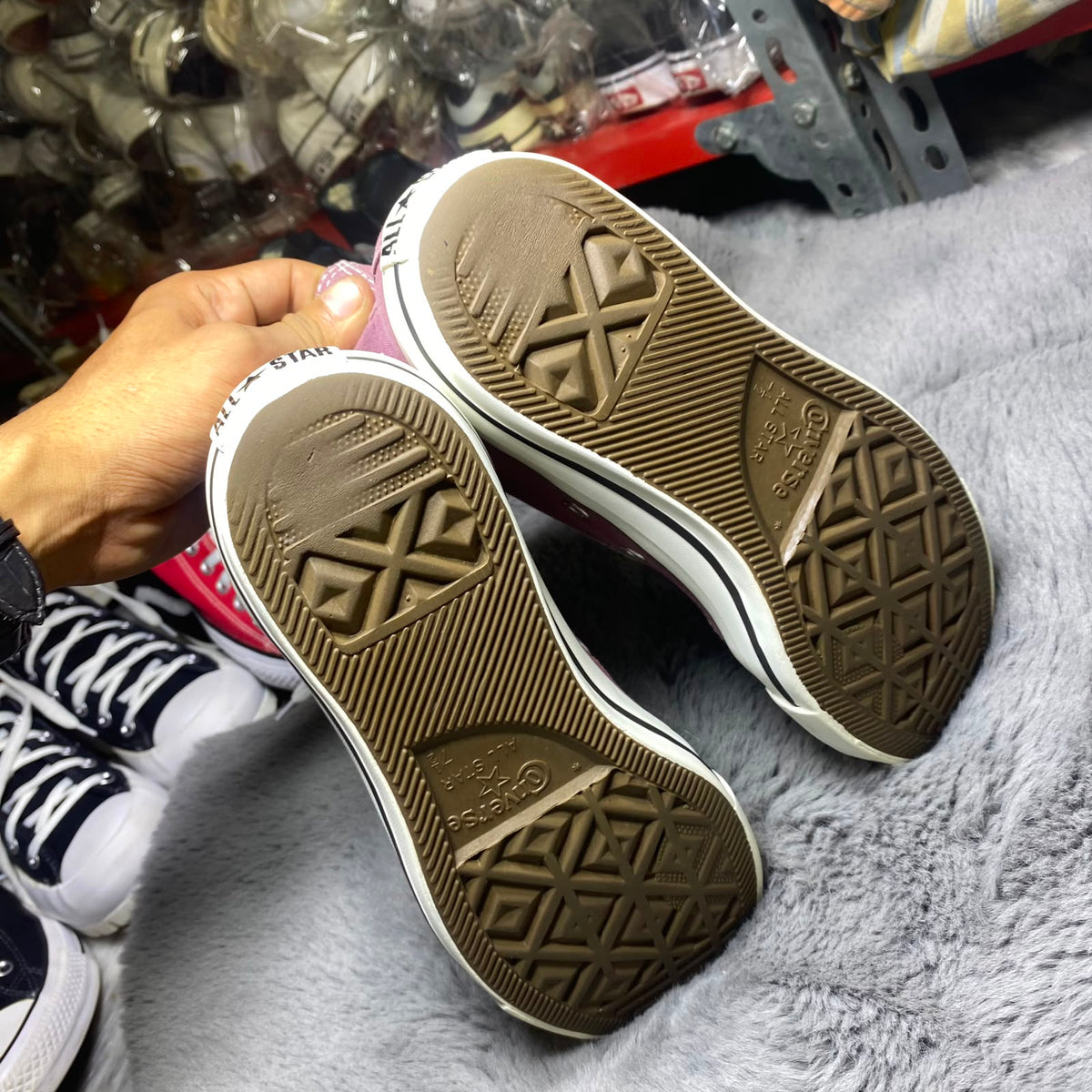 Converse ( Size 41 / 7.5 )