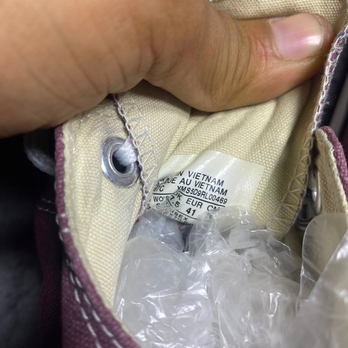 Converse ( Size 41 / 7.5 )