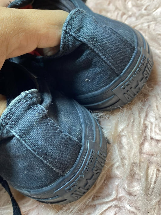 Converse ( Size 41.5 / 8 )