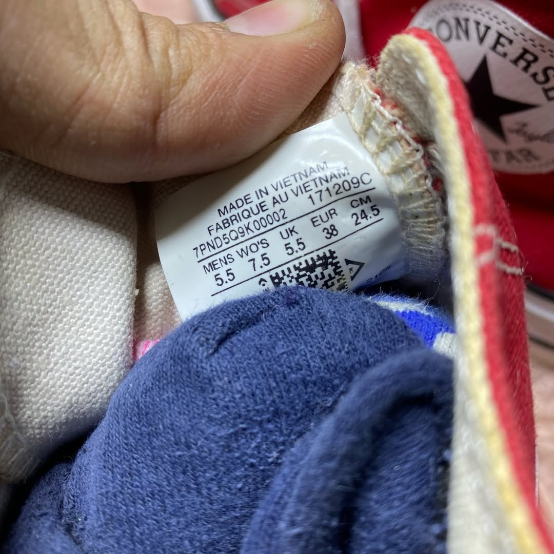 Converse ( Size 38 / 5.5 )