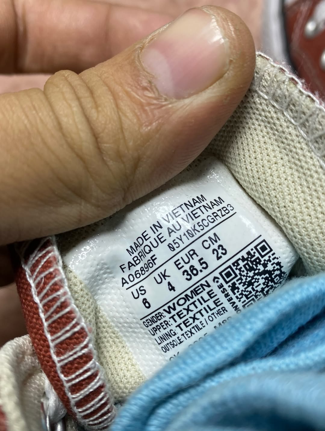 Converse ( Size 36.5 / 6 )