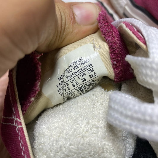 Converse ( Size 38 / 5.5 )