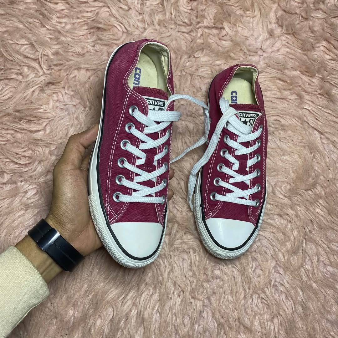 Converse ( Size 38 / 5.5 )