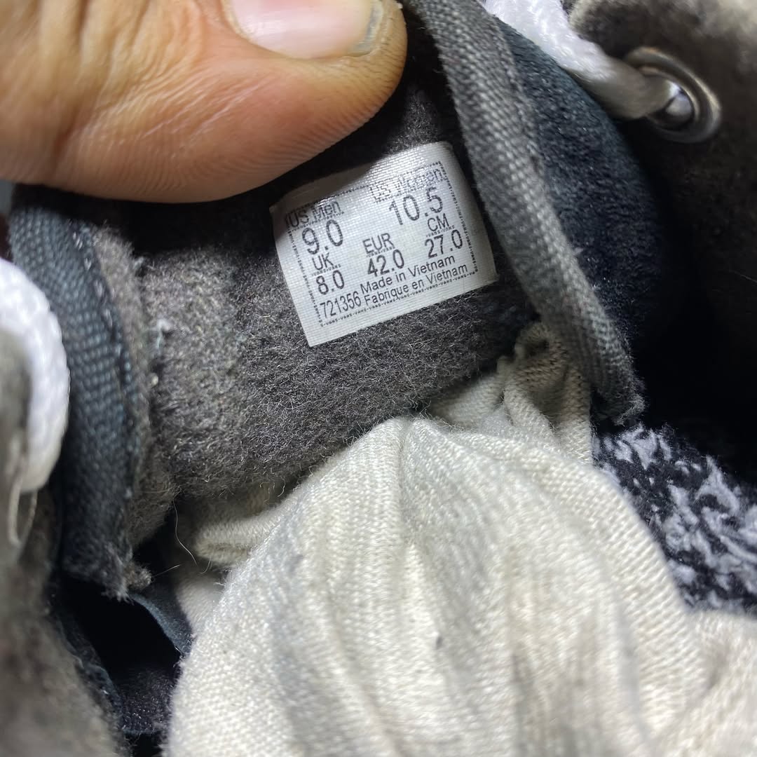 VANS ( Size 42 / 8 )