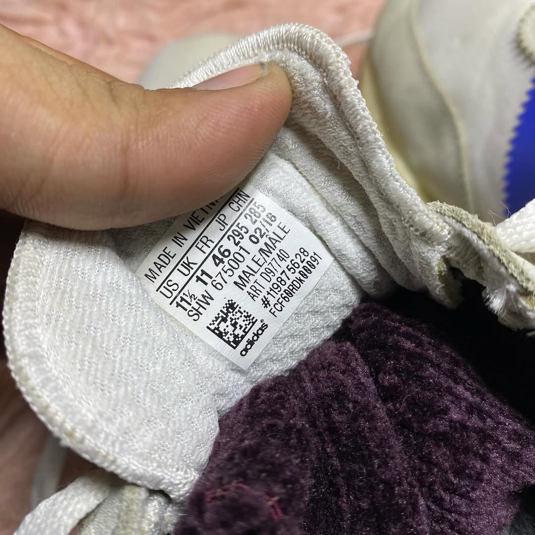 AD*DAS ( Size 45 / 11 )