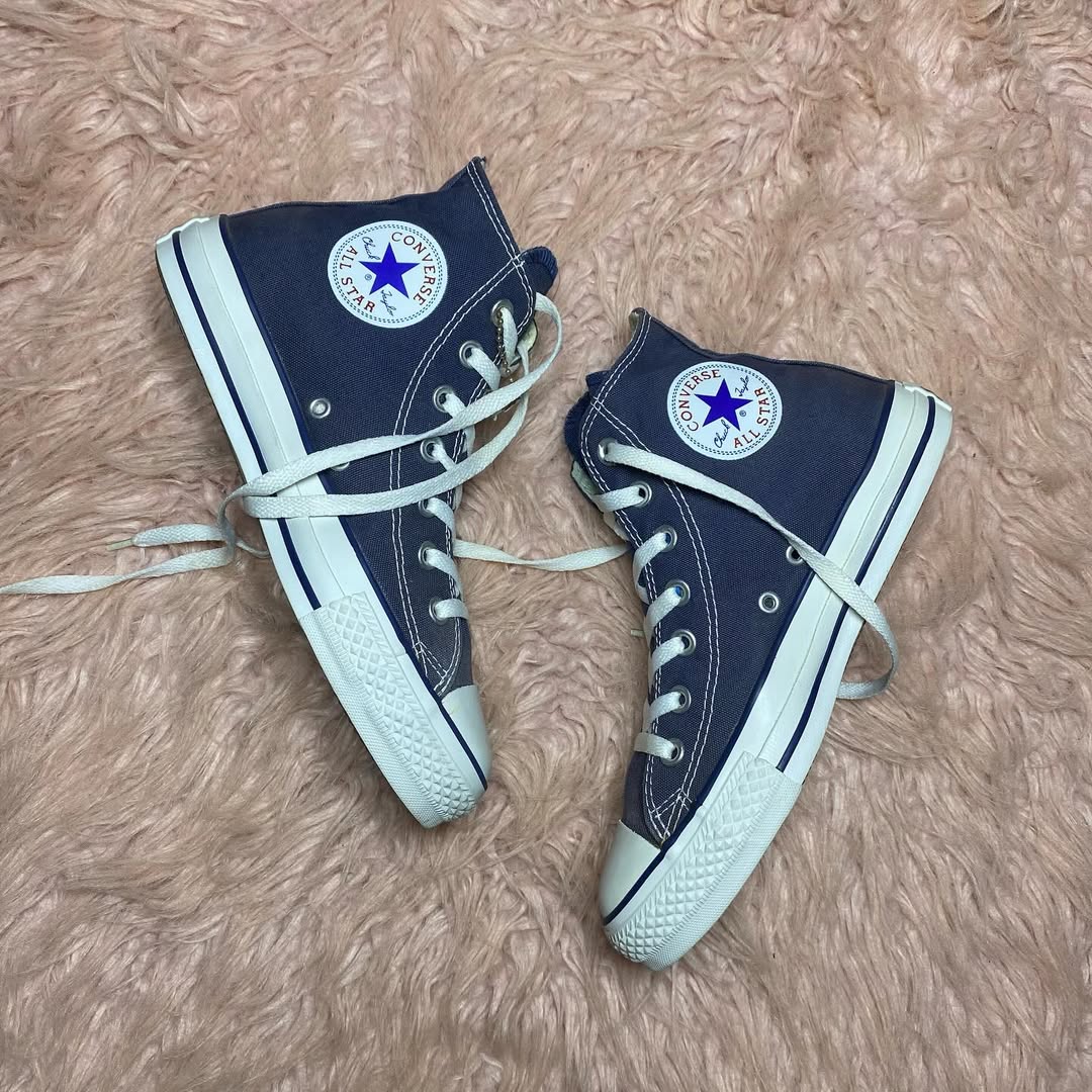 Converse ( Size 38 / 5.5 )