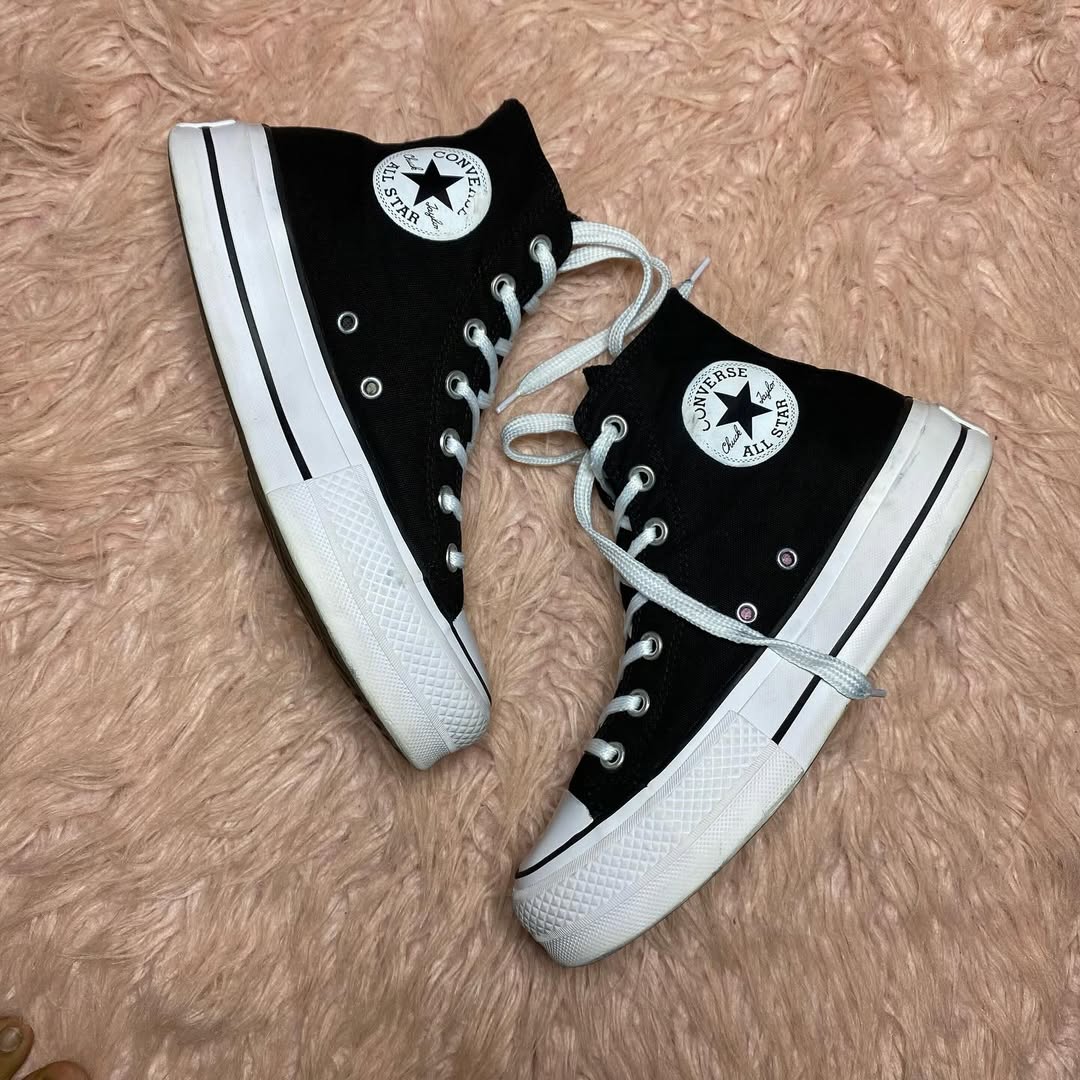 Converse ( Size 38 / 5.5 )