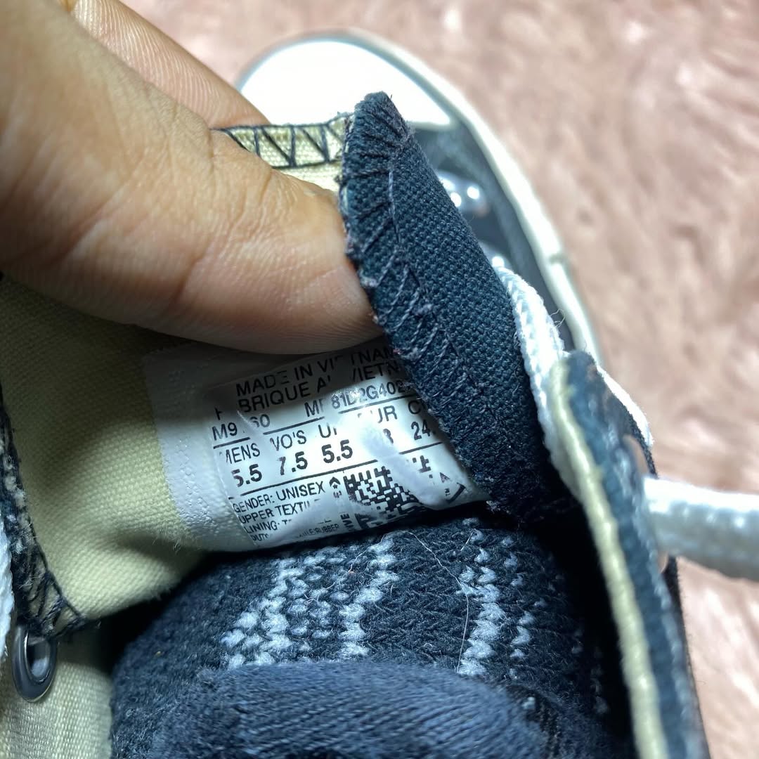 Converse ( Size 38 / 5.5 )