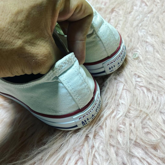 Converse ( Size 41.5 / 8 )