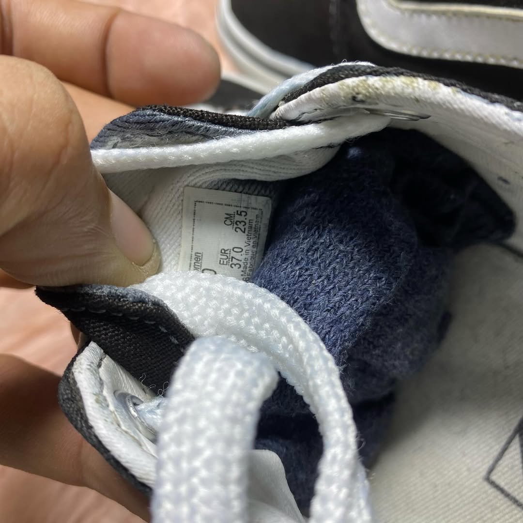 VANS ( Size 37 /  4.5 )