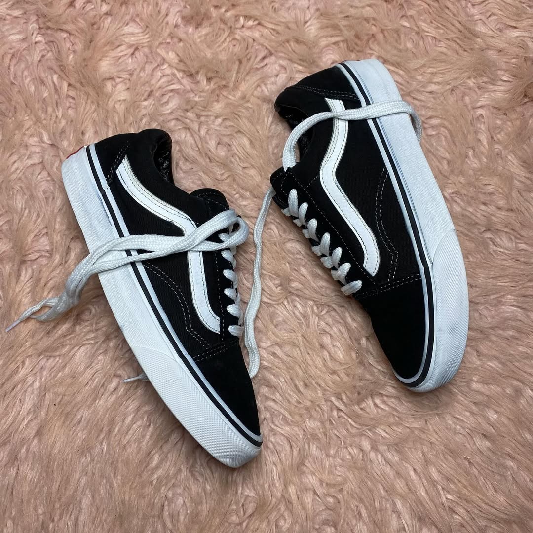 VANS ( Size 37 /  5 )