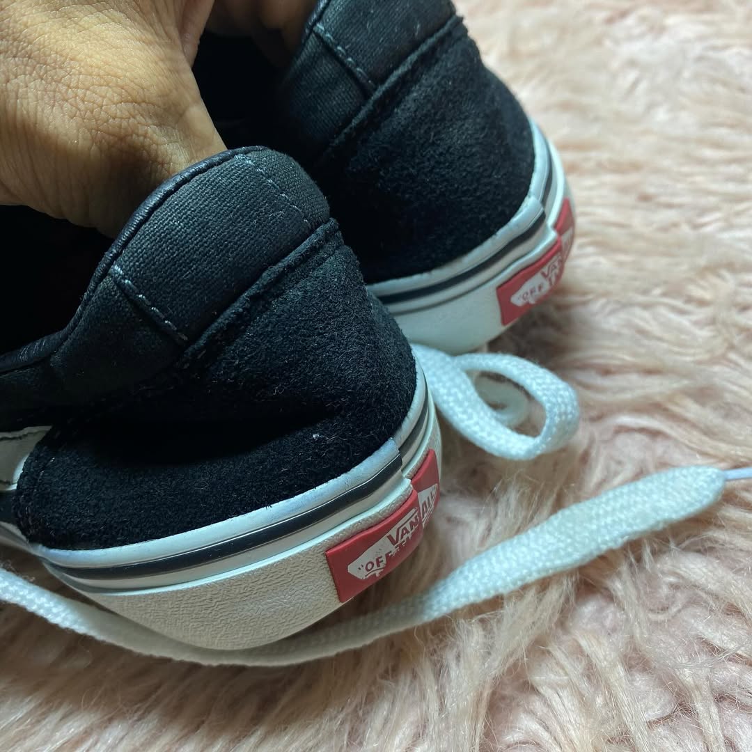 VANS ( Size 39 /  6 )