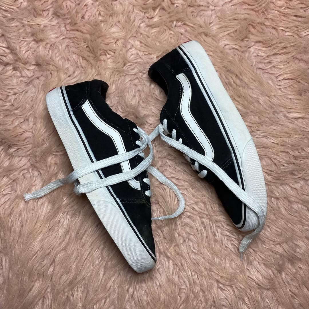 VANS ( Size 39 /  6 )