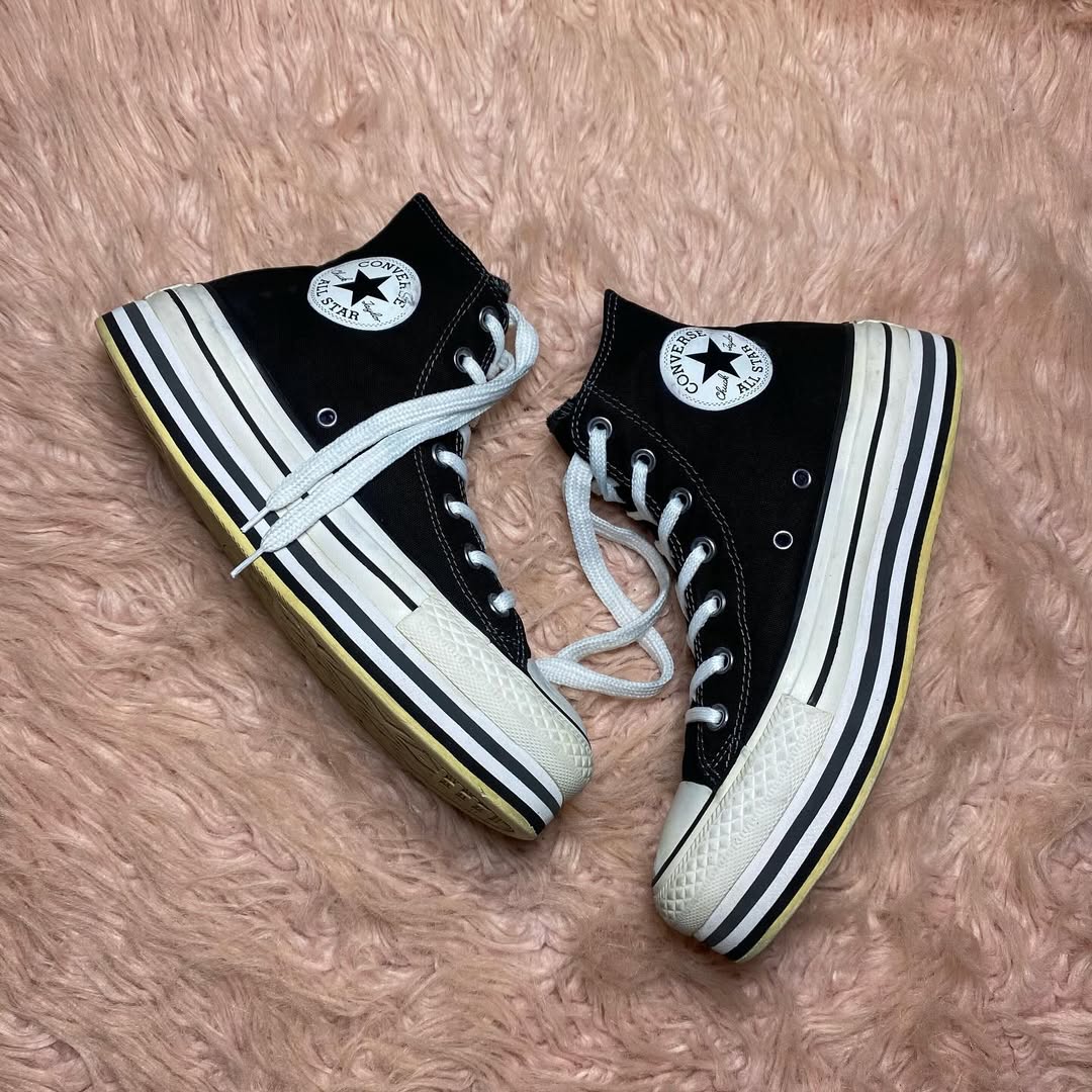 Converse ( Size 38 / 5.5 )