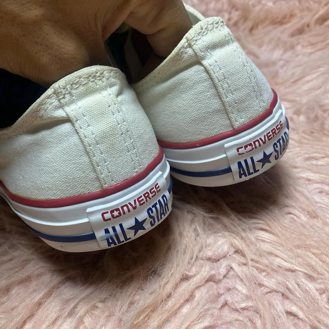 Converse ( Size 41 / 7.5 )