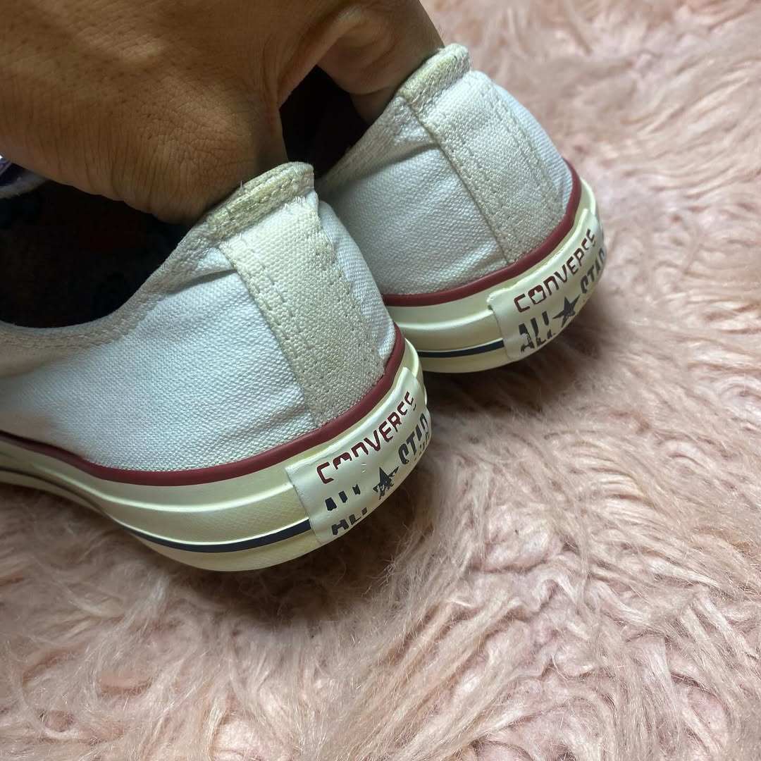 Converse ( Size 41.5 / 8 )