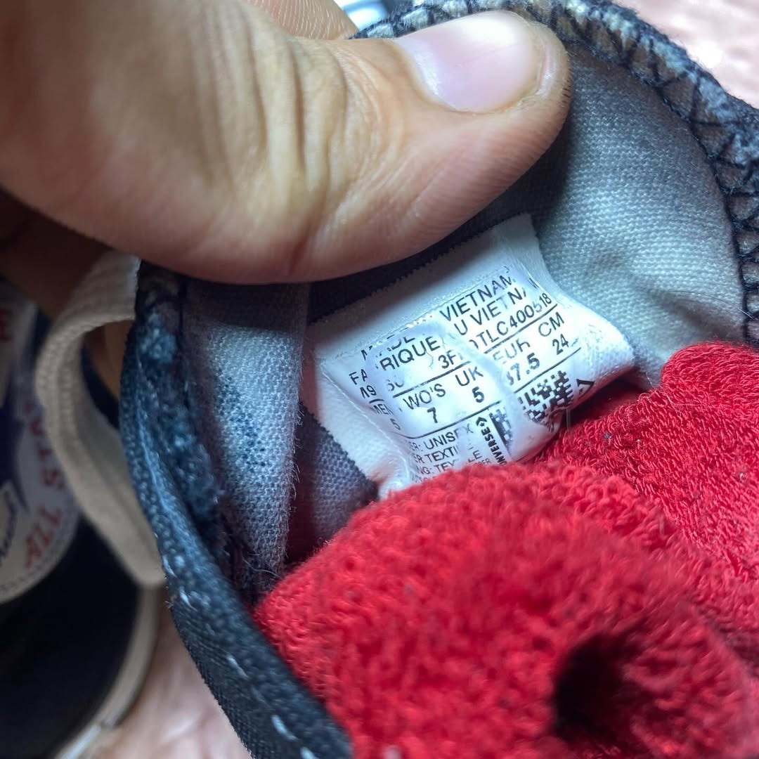 Converse ( Size 37.5 / 5 )