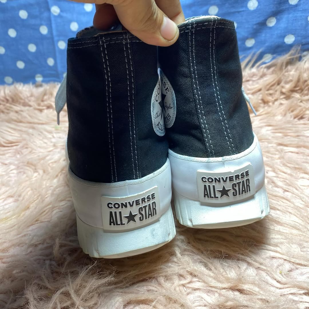 Converse ( Size 39 / 6 )